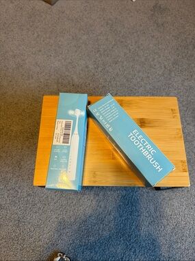 Unknown Brand Electric Toothbrush in Light Blue